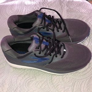 NWOT Brooks shoes